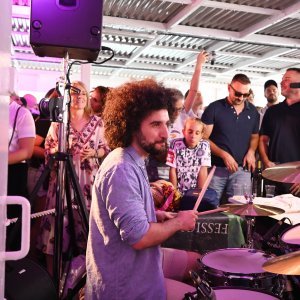 Koncert na trajektu u čast Olivera Dragojevića