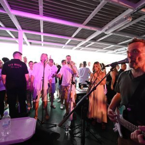 Koncert na trajektu u čast Olivera Dragojevića
