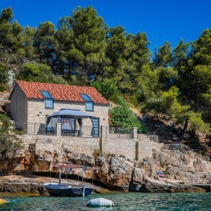 Vela Luka: Uvala Slatina