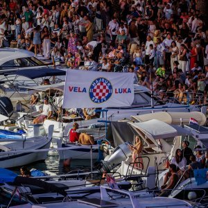 Vela Luka uoči početka koncerta 'Trag u beskraju'