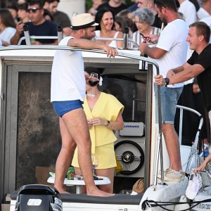 Vela Luka uoči početka koncerta 'Trag u beskraju'