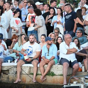 Vela Luka uoči početka koncerta 'Trag u beskraju'