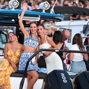 Vela Luka uoči početka koncerta 'Trag u beskraju'