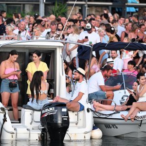 Vela Luka uoči početka koncerta 'Trag u beskraju'