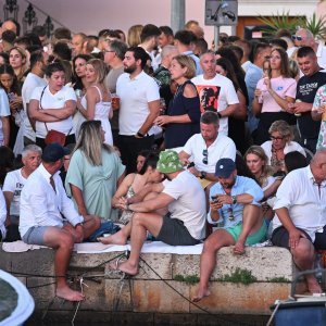 Vela Luka uoči početka koncerta 'Trag u beskraju'