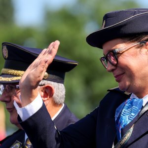 Okupljanje uzvanika uoči početka vojnog mimohoda