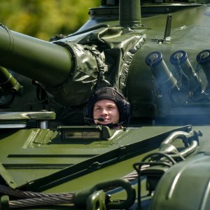 Tenk M-84