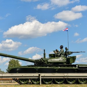 Tenk M-84