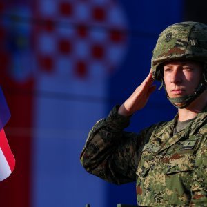 Oklopnjaci, tenkovi i druga vozila na mimohodu