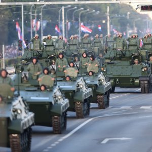 Oklopnjaci, tenkovi i druga vozila na mimohodu