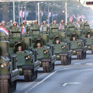 Oklopnjaci, tenkovi i druga vozila na mimohodu