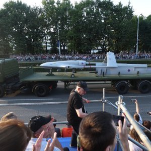 Oklopnjaci, tenkovi i druga vozila na mimohodu