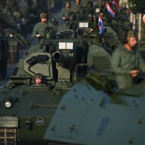 Oklopnjaci, tenkovi i druga vozila na mimohodu