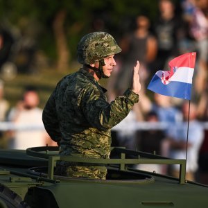 Oklopnjaci, tenkovi i druga vozila na mimohodu