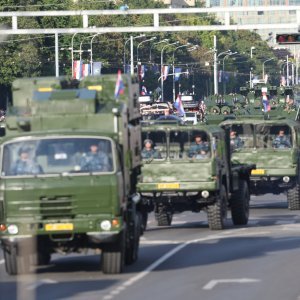 Oklopnjaci, tenkovi i druga vozila na mimohodu