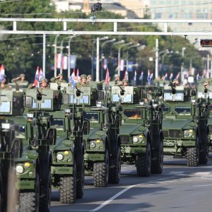 Oklopnjaci, tenkovi i druga vozila na mimohodu