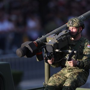 Oklopnjaci, tenkovi i druga vozila na mimohodu