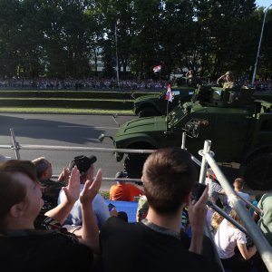 Oklopnjaci, tenkovi i druga vozila na mimohodu