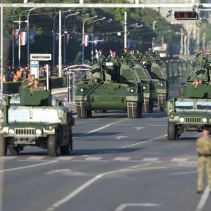 Oklopnjaci, tenkovi i druga vozila na mimohodu