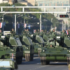 Oklopnjaci, tenkovi i druga vozila na mimohodu