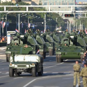 Oklopnjaci, tenkovi i druga vozila na mimohodu