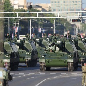 Oklopnjaci, tenkovi i druga vozila na mimohodu