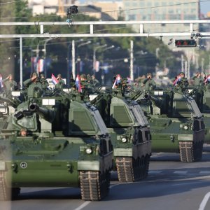 Oklopnjaci, tenkovi i druga vozila na mimohodu