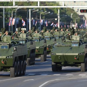 Oklopnjaci, tenkovi i druga vozila na mimohodu