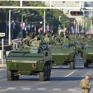 Oklopnjaci, tenkovi i druga vozila na mimohodu