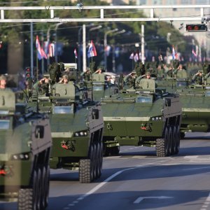 Oklopnjaci, tenkovi i druga vozila na mimohodu