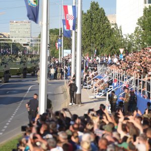 Oklopnjaci, tenkovi i druga vozila na mimohodu