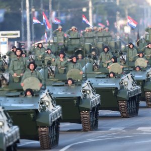 Oklopnjaci, tenkovi i druga vozila na mimohodu