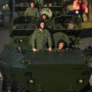 Oklopnjaci, tenkovi i druga vozila na mimohodu