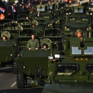 Oklopnjaci, tenkovi i druga vozila na mimohodu