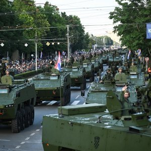 Oklopnjaci, tenkovi i druga vozila na mimohodu
