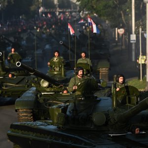 Oklopnjaci, tenkovi i druga vozila na mimohodu