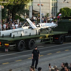 Oklopnjaci, tenkovi i druga vozila na mimohodu