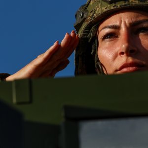 Oklopnjaci, tenkovi i druga vozila na mimohodu