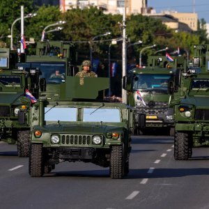 Oklopnjaci, tenkovi i druga vozila na mimohodu