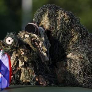 Oklopnjaci, tenkovi i druga vozila na mimohodu