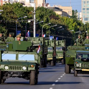 Oklopnjaci, tenkovi i druga vozila na mimohodu
