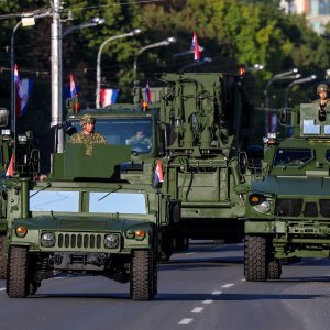 Oklopnjaci, tenkovi i druga vozila na mimohodu