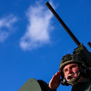 Oklopnjaci, tenkovi i druga vozila na mimohodu