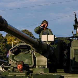 Oklopnjaci, tenkovi i druga vozila na mimohodu