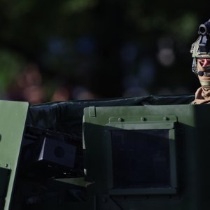 Oklopnjaci, tenkovi i druga vozila na mimohodu