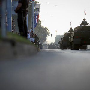 Oklopnjaci, tenkovi i druga vozila na mimohodu