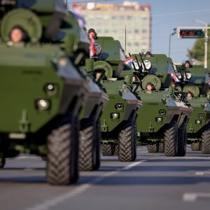 Oklopnjaci, tenkovi i druga vozila na mimohodu
