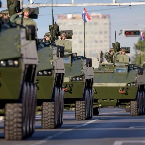 Oklopnjaci, tenkovi i druga vozila na mimohodu