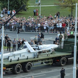 Oklopnjaci, tenkovi i druga vozila na mimohodu