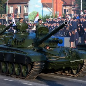Oklopnjaci, tenkovi i druga vozila na mimohodu